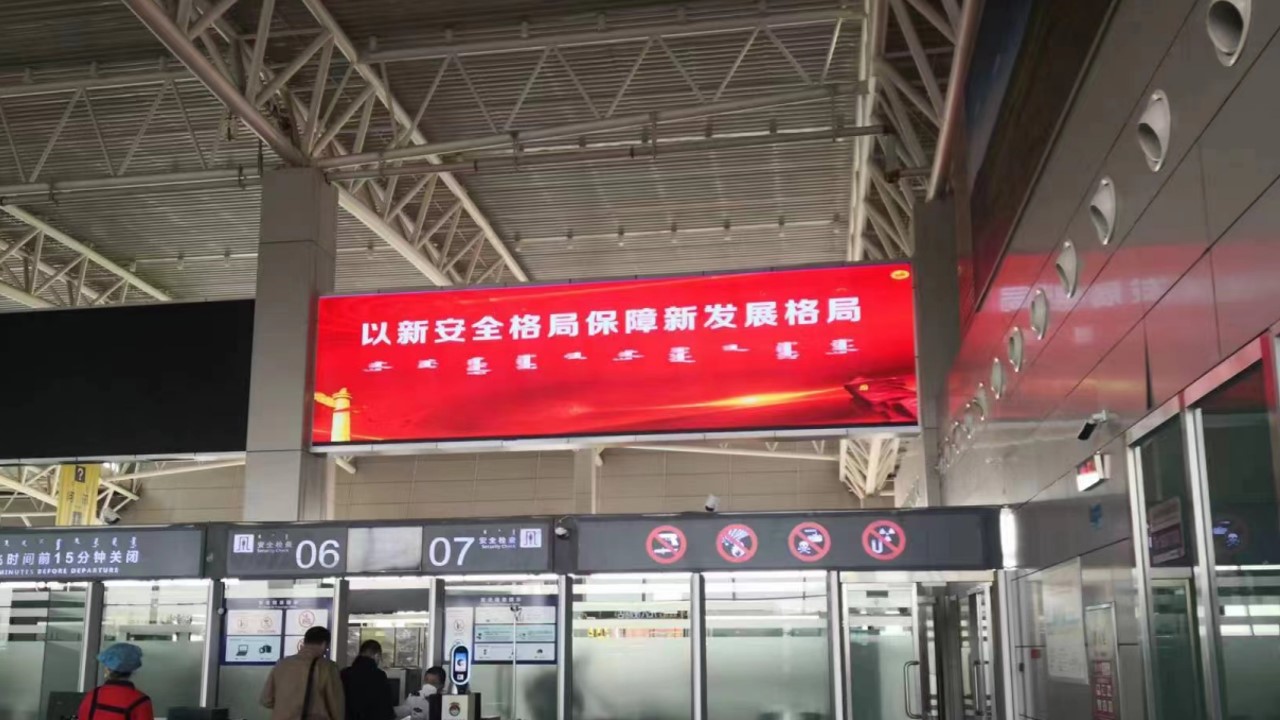 包头机场广告广告-出发安检通道LED大屏